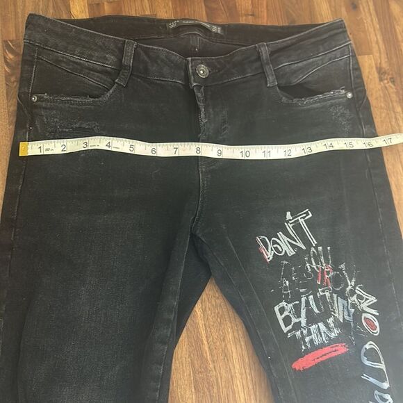 Zara Distressed Graffiti Jeans! Super cool Excellent condition! - Picture 7 of 11